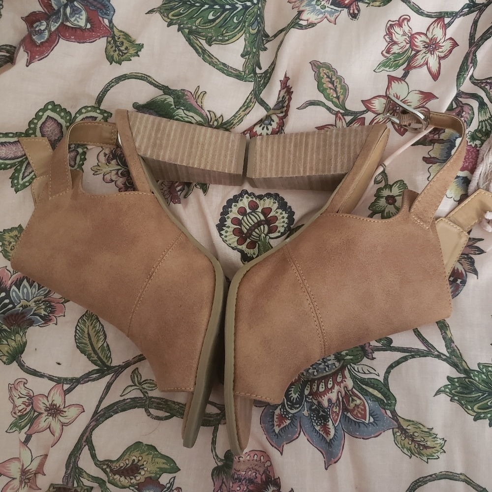 Report Heels